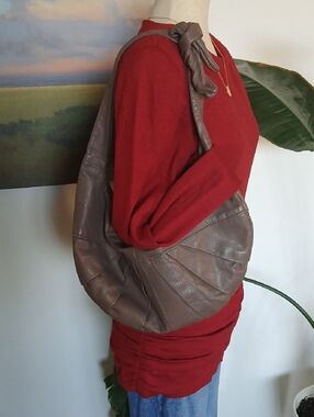 Vintage 80s Women's Taupe Leather Hobo Bag